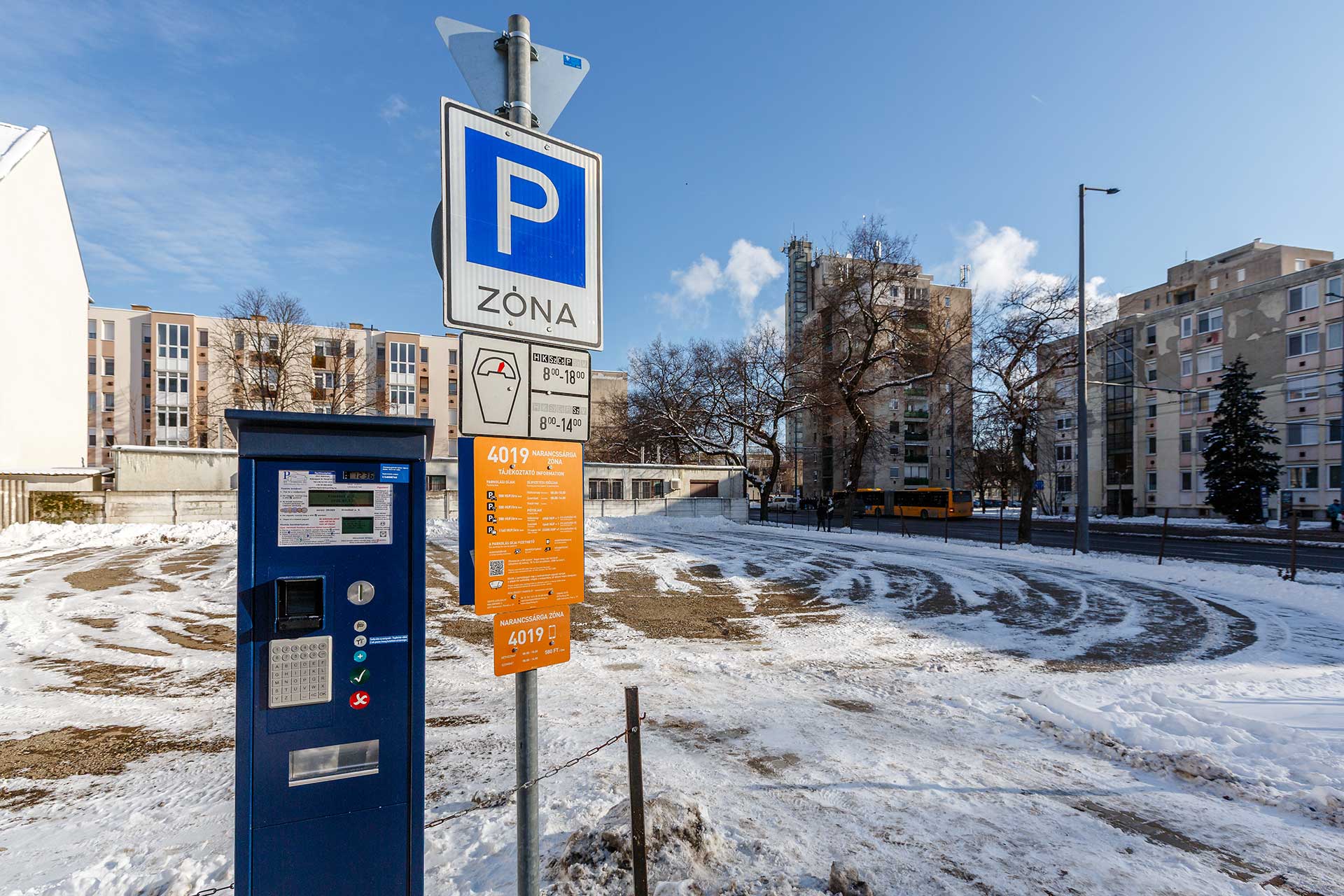 Új parkolóhelyeket adtak át Debrecen belvárosában