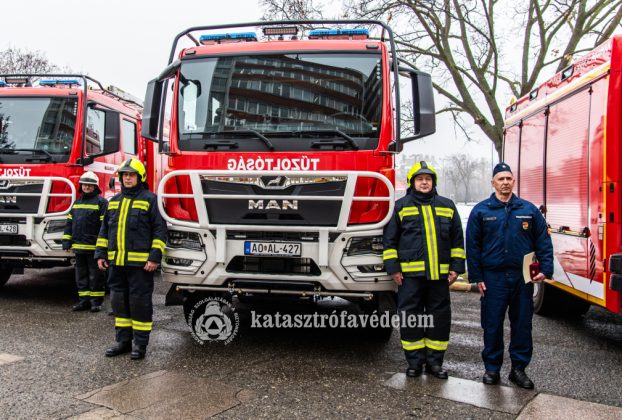 Új komplex tűzoltó gépjárműfecskendőt kaptak a kisvárdai tűzoltók
