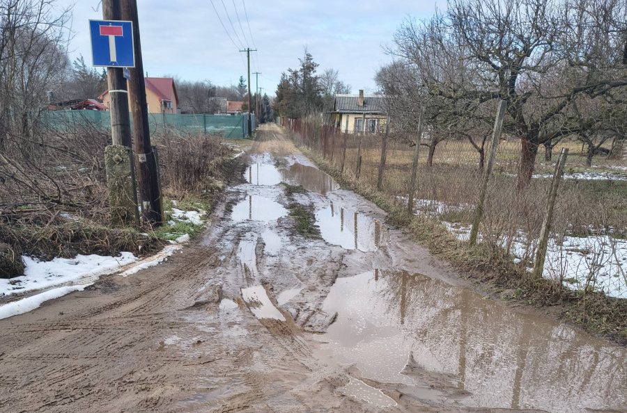 Sártengerré változtak az utak Debrecen külterületén