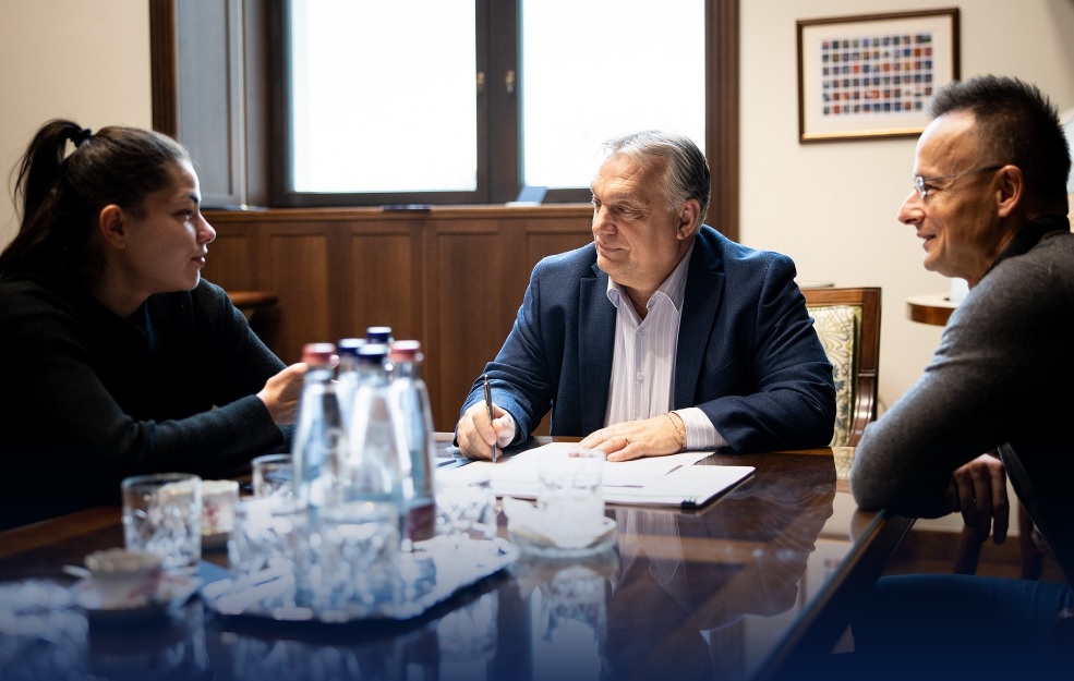 Orbán Viktor Gáspár Evelinnel indul országjárásra