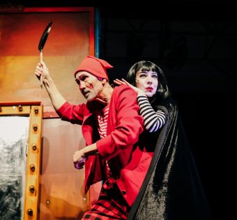 Bemutatták a Vitéz László és a Halál hét leckéjét a debreceni bábszínházban
