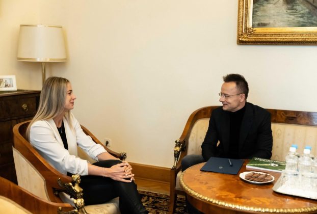 Bondár Anna Szijjártó Péternél