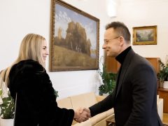 Bondár Anna Szijjártó Péternél