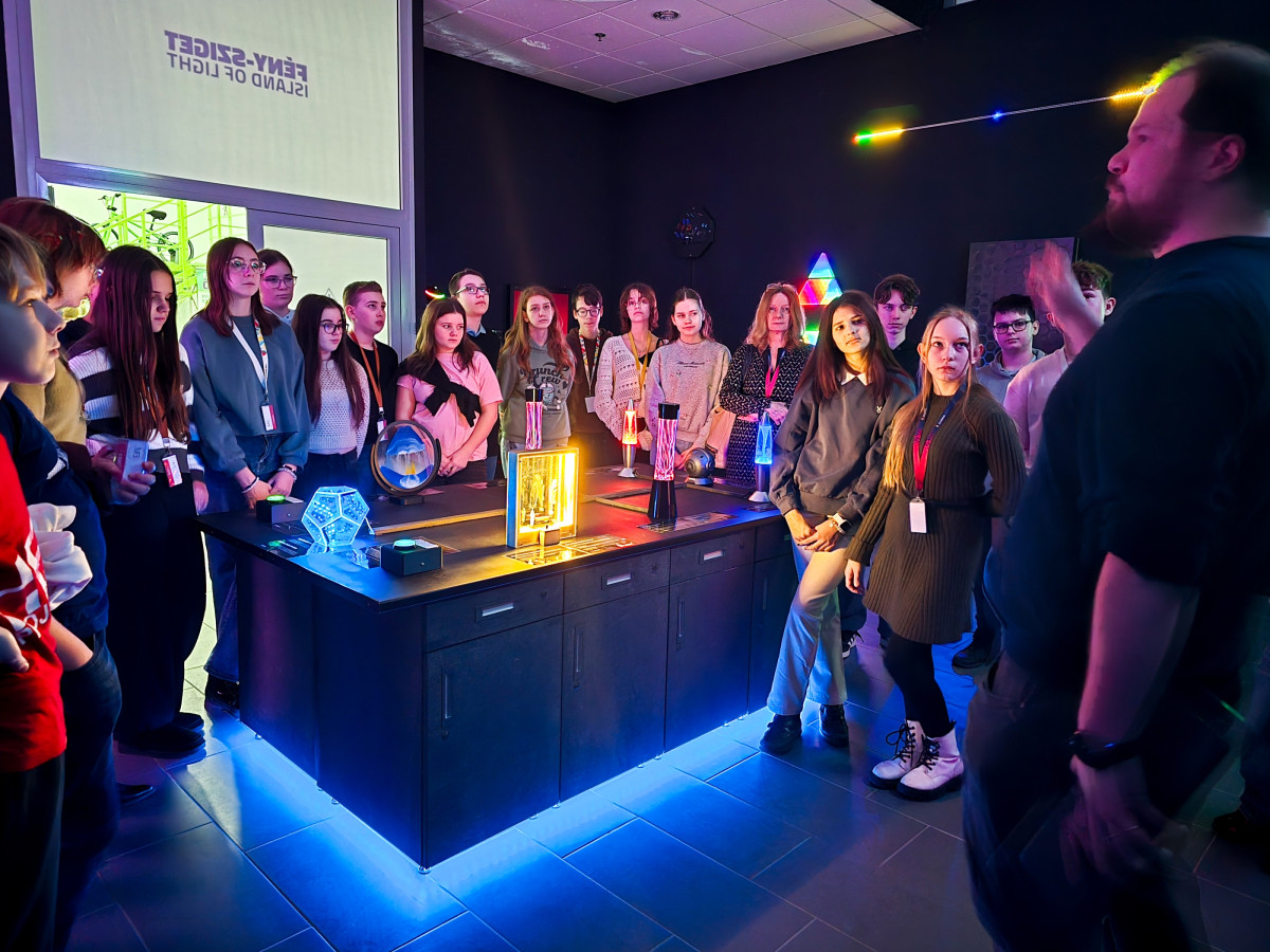 Fény-sziget nyílt a debreceni Agórában