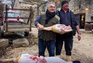 Orbán Viktor disznótoron