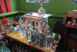 Elképesztő mennyiségű cigit, dohányt és alkoholt találtak egy debreceni lakásban