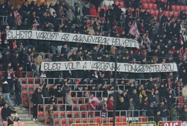 DVSC-szurkolók akkugyárak