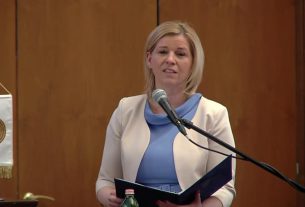 Varga-Bajusz Veronika állatorvos diplomaosztó