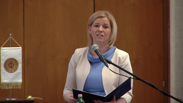 Varga-Bajusz Veronika állatorvos diplomaosztó