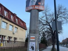 Záhonyi plakátk miatt hisztizik a Fidesz