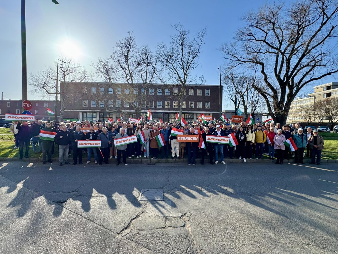Elindultak a debreceni fideszesek a Békemenetre