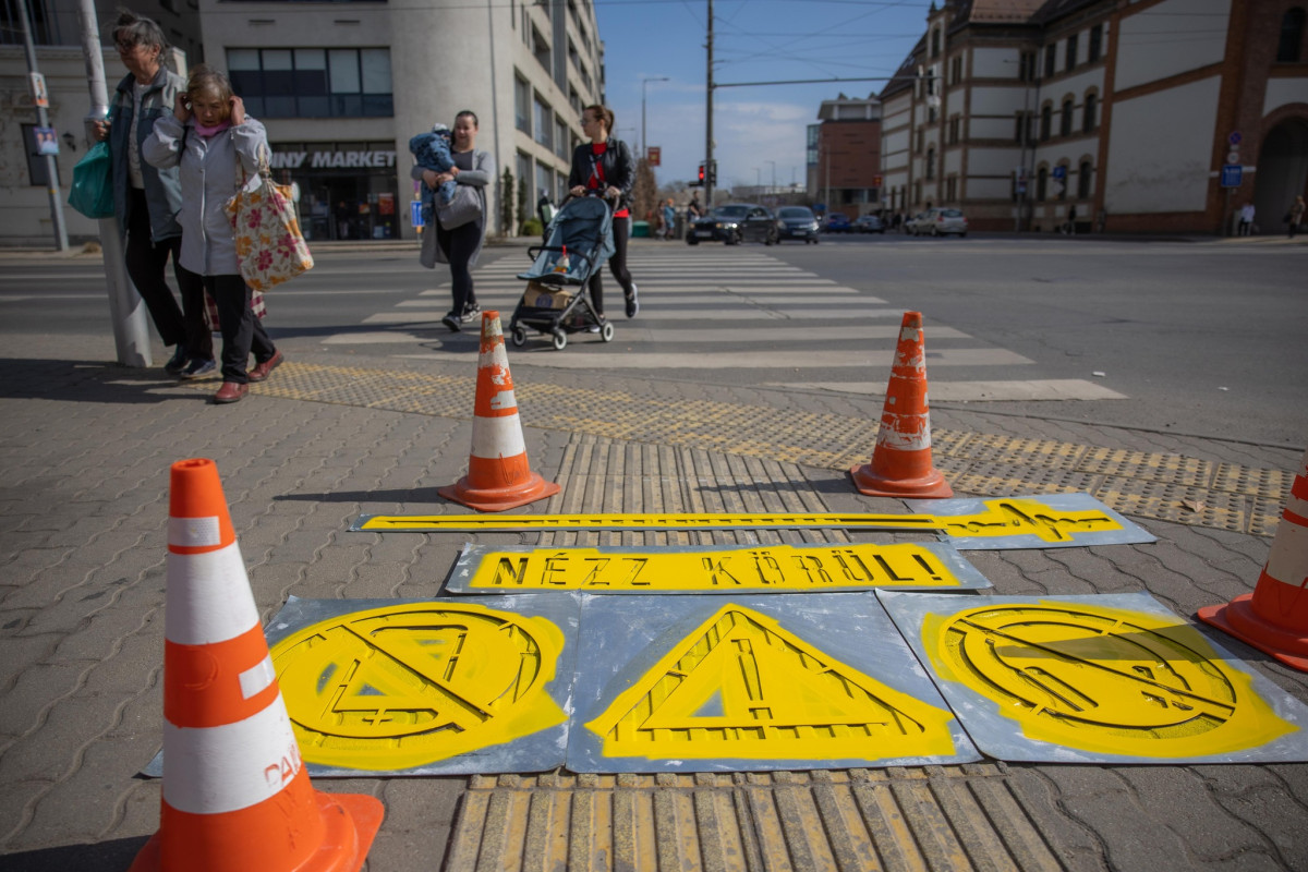 Érdekes feliaratok jelentek meg Debrecenben