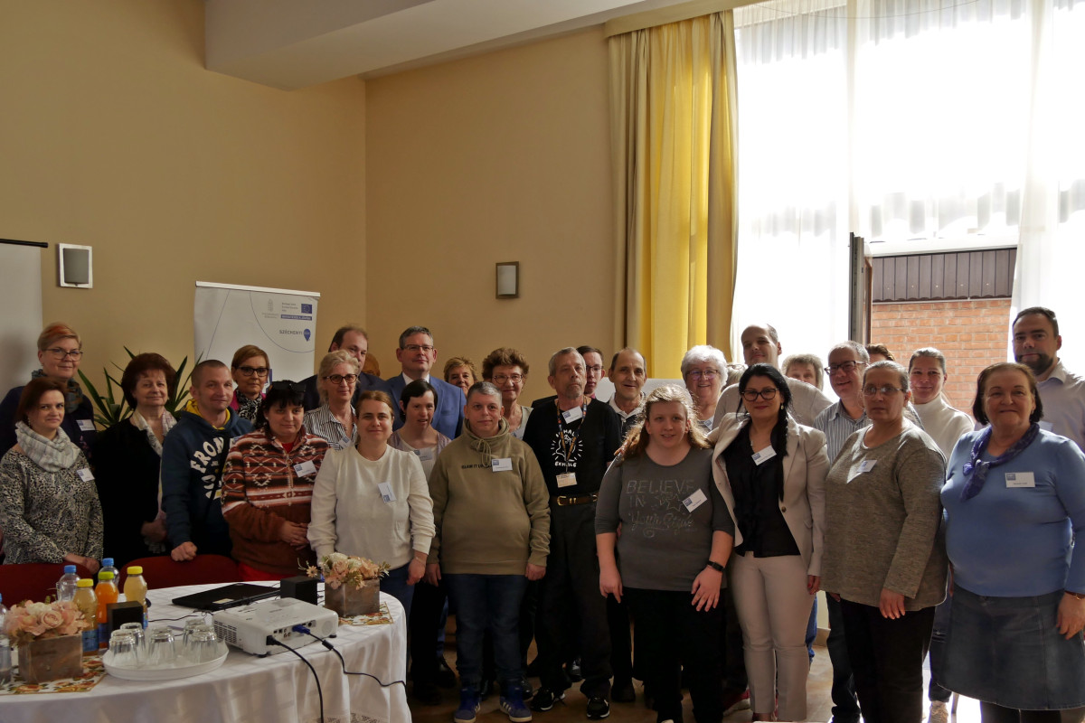 Debrecenben indult el az országos könnyen érthető kommunikációs hálózat kiépítése