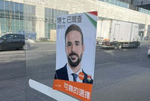 Kínai feliratos plakátok Debrecenben