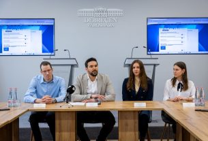 A tehetséggondozási ösztöndíjakat is Barcsa Lajos jelentette be