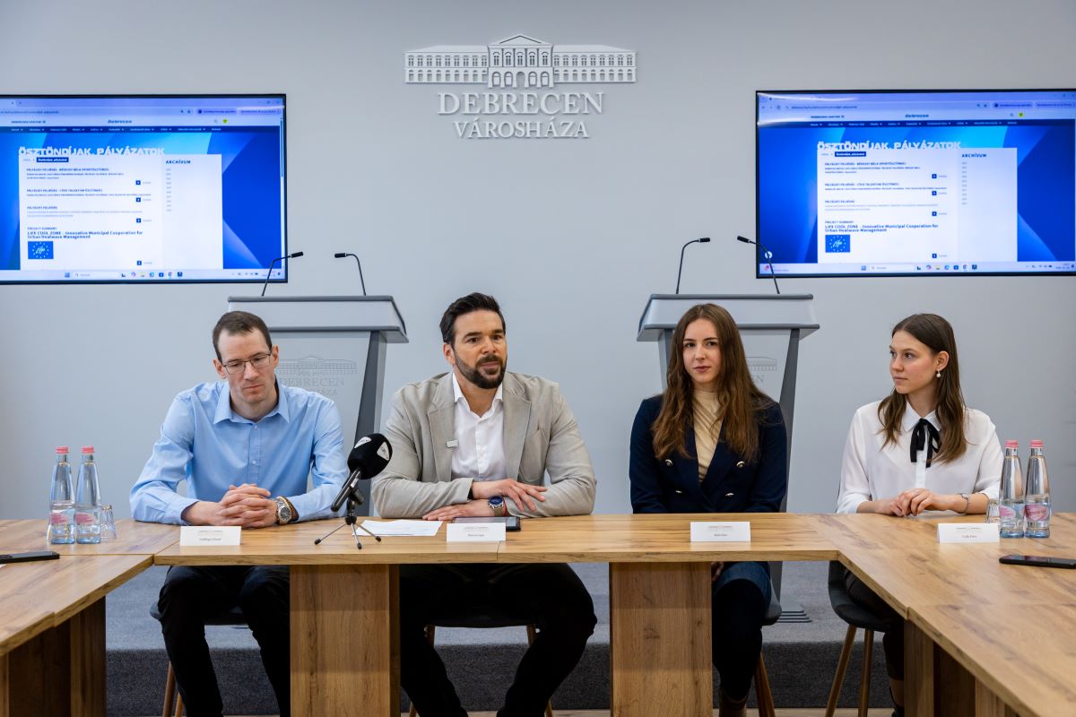 A tehetséggondozási ösztöndíjakat is Barcsa Lajos jelentette be