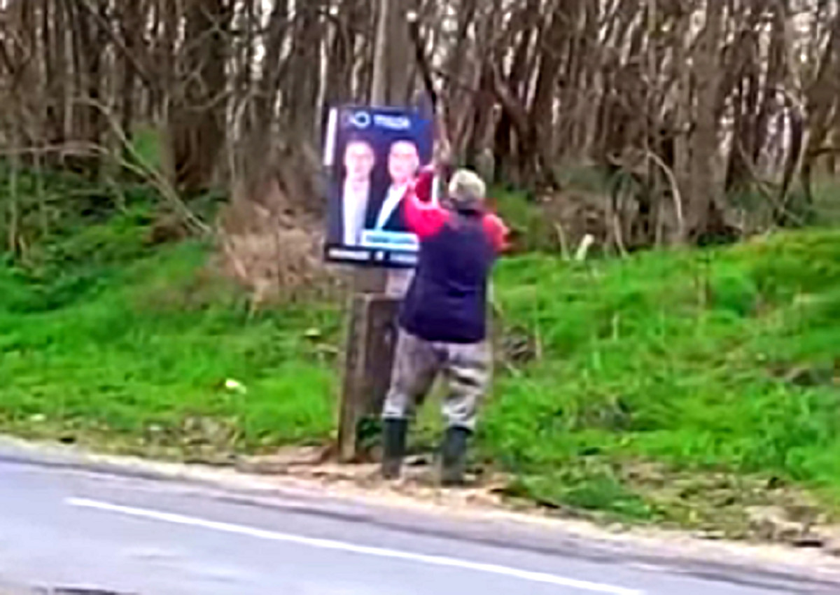 Szétverték a Tisza plakátját Fülöpön
