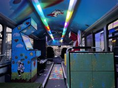 A Magyar Kétfarkú Kutya Párt Hiánypótló Busza