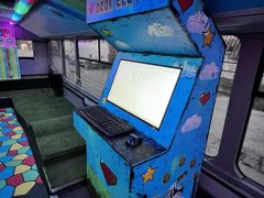 A Magyar Kétfarkú Kutya Párt Hiánypótló Busza