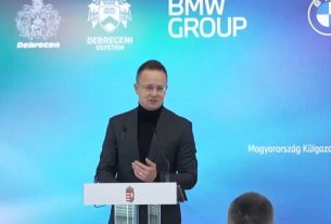 Szijjártó Péter a debreceni BMW-nél