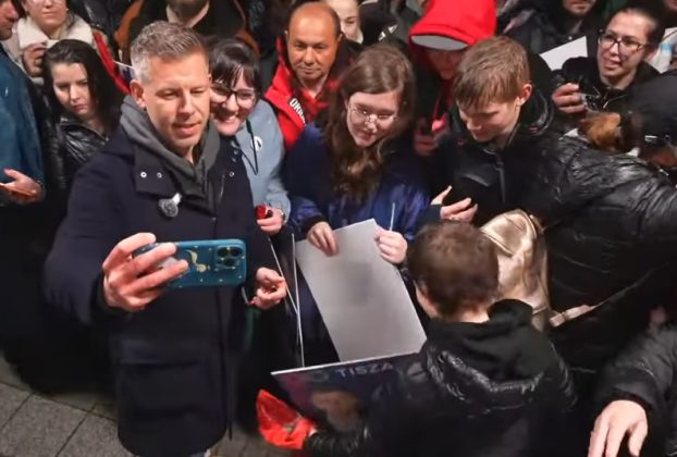 Magyar Péter és a tiszások Hajdúböszörményben