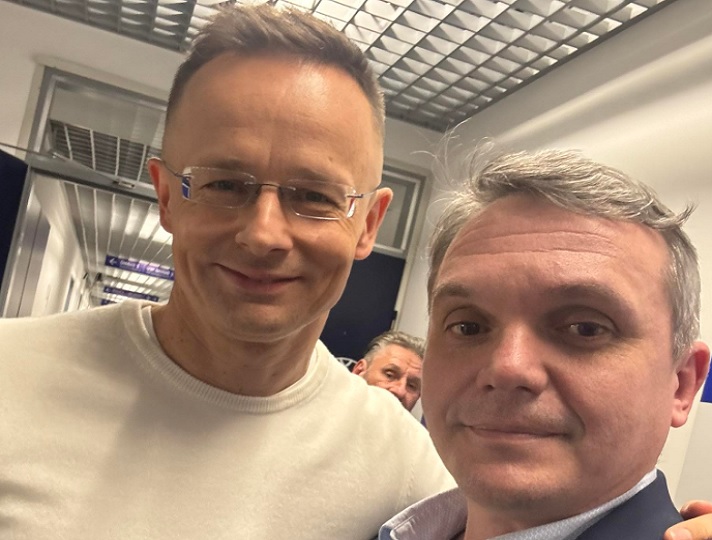 Szijjártó Péter Hajdúböszörményben "erősíti" Papp Zsolt kampányát