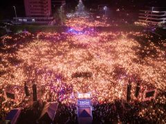 A Tisza Párt kampányzáró rendezvénye Debrecenben