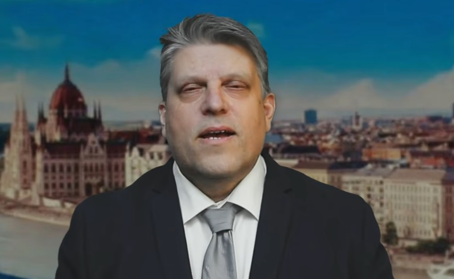 Bruti paródiával szúrt oda az M1-es propagandistáknak