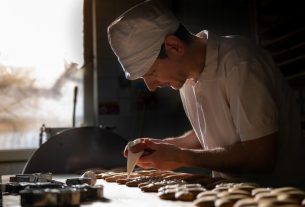 Radics Zoltán debreceni mézeskalács-készítő mester