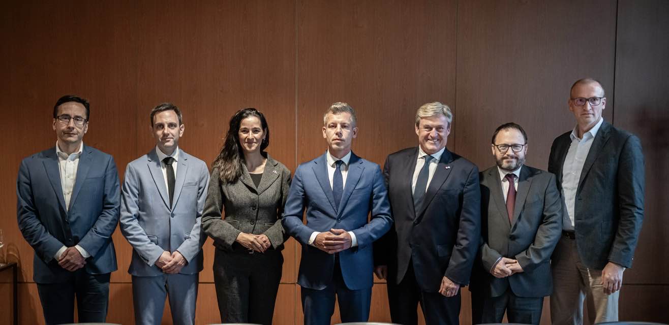 Magyar Péter az uniós pénzekről tárgyalt az Európai Bizottság vezetőivel