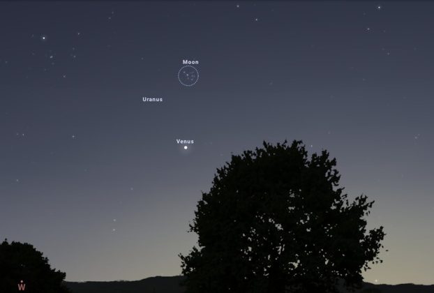 A vékony holdsarló, látványosan közel kerül a Fiastyúk csillaghalmazhoz