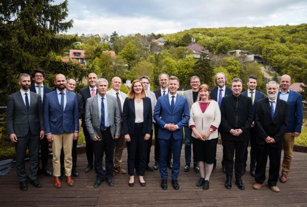 Magyar Péter iskolaigazgatókkal