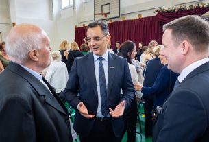 Papp László a debreceni Hatvani István Általános Iskolában