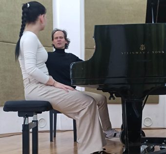 Bogányi Gergely Kossuth- és Liszt-díjas zongoraművész tartott kurzust Debrecenben