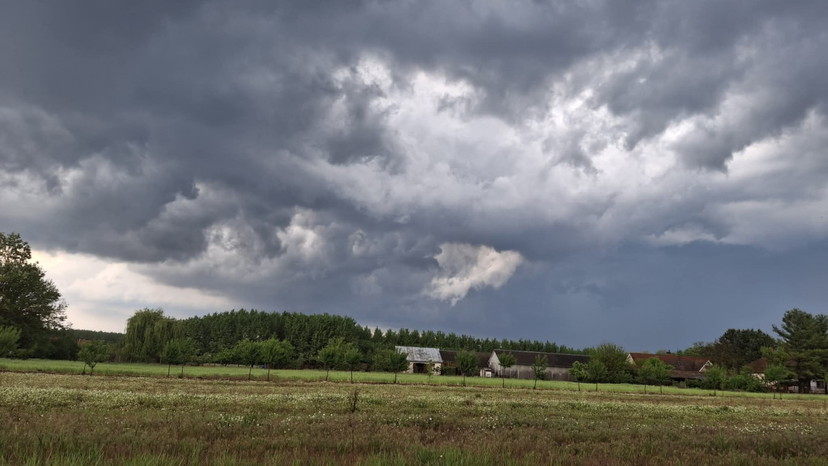 Zivatarfelhő - cumulonimbus Téglásnál