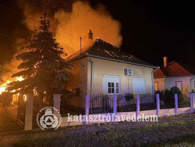 Lakhatatlanná vált a tűzben a püspökladányi ház