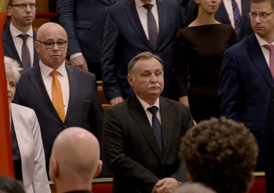 Esküt tettek a Tisza-kormány miniszterei
