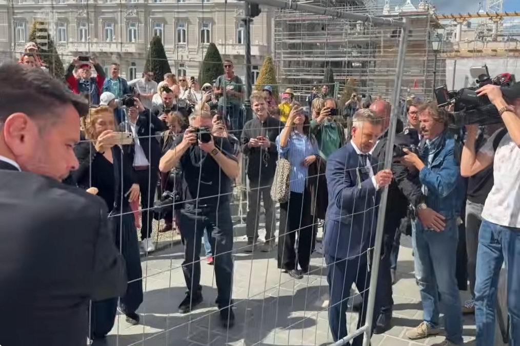 Kordonbontás a Karmelitánál