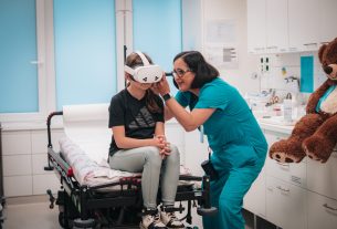 VR-technológiával enyhítik a fájdalmat a debreceni gyermekklinikán