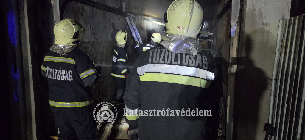 Teljes terjedelmében égett egy garázs Hajdúszoboszlón