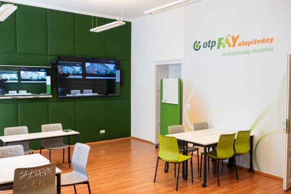 Átadták az OTP Fáy termet az ELTE Bölcsészettudományi Karán