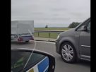 Elképesztő ötlet: biztonsági övvel vontattak az M3-as autópályán