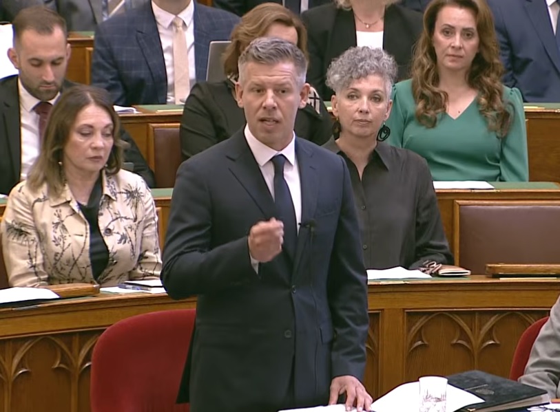 Magyar Péter a parlamentben