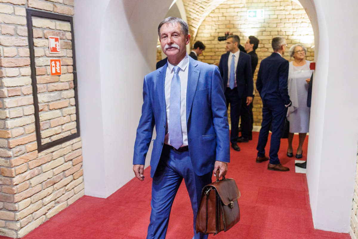 Csák László