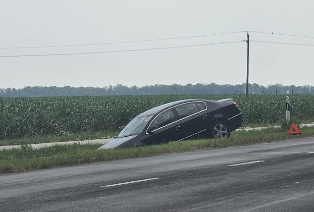 Árokba fejelt egy autó Hajdúszoboszló közelében