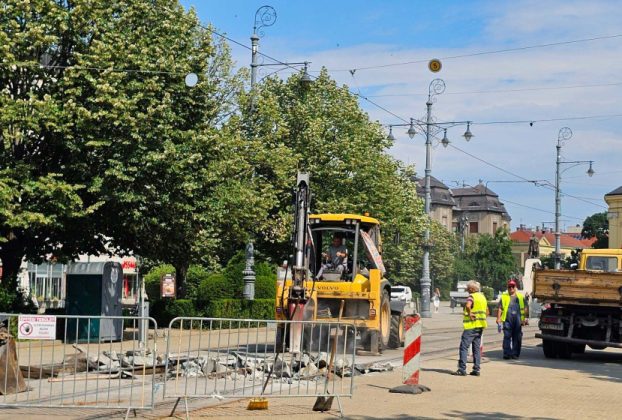 Éjszaka folytatódnak a villamospálya-karbantartási munkák Debrecenben