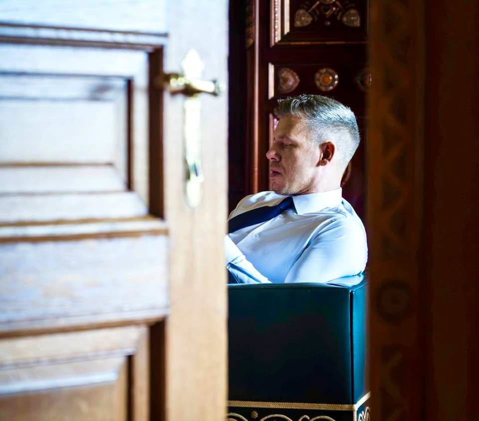 Magyar Péter magányos