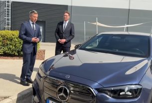 Magyar Péter bejelentette Európa legnagyobb Mercedes-üzemét
