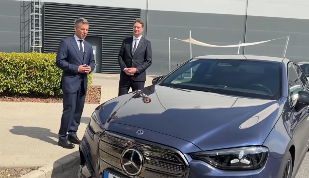 Magyar Péter bejelentette Európa legnagyobb Mercedes-üzemét