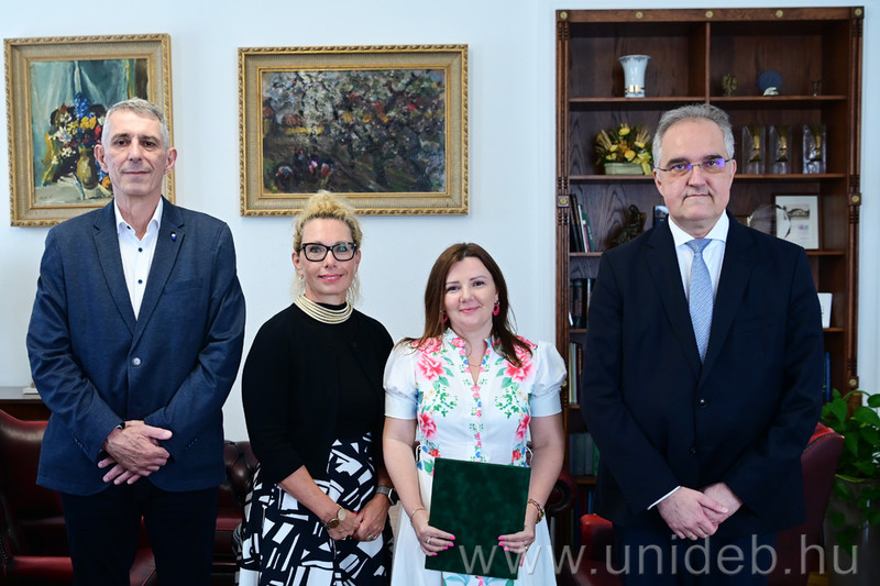 Új osztályvezető főorvosokat neveztek ki a berettyóújfalui kórházban
